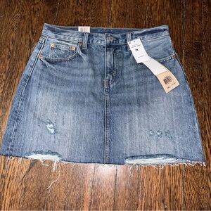 Levi’s Icon Denim Skirt NWT size 28 (6)
